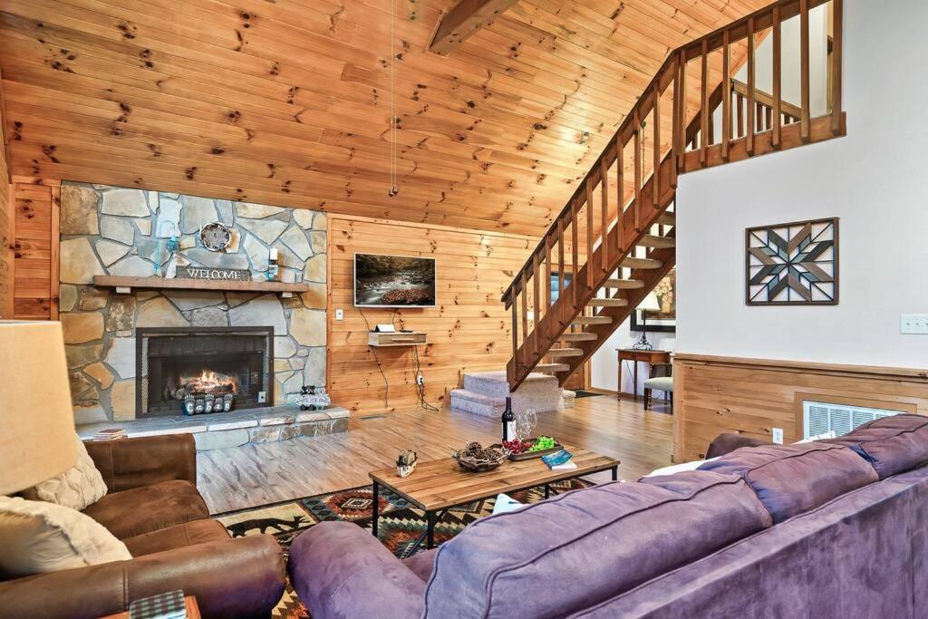 New Hot Tub! Secluded 3 Bed In Hébergement de vacances Pigeon Forge