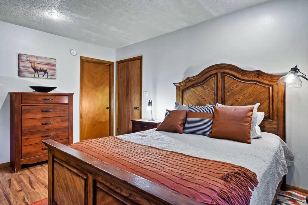 New Hot Tub! Secluded 3 Bed In * Pigeon Forge
