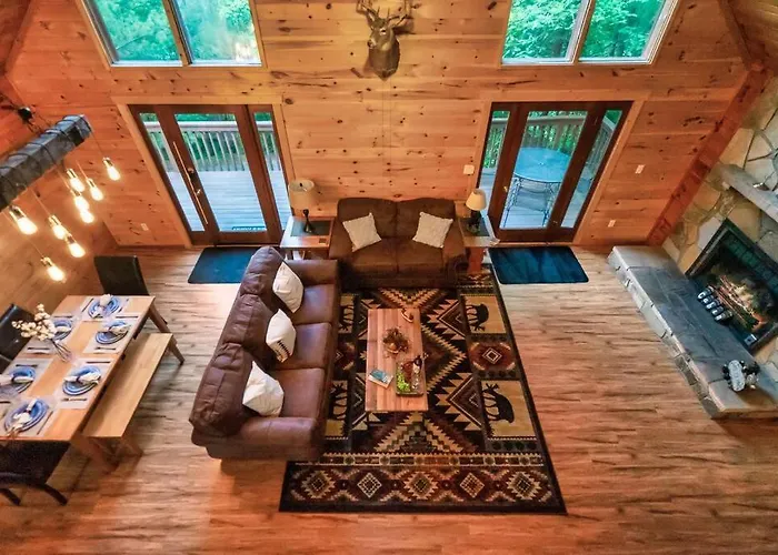 New Hot Tub! Secluded 3 Bed Cabin In Pigeon Forge