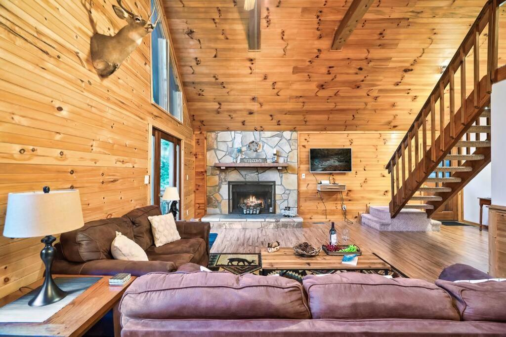 New Hot Tub! Secluded 3 Bed In Pigeon Forge