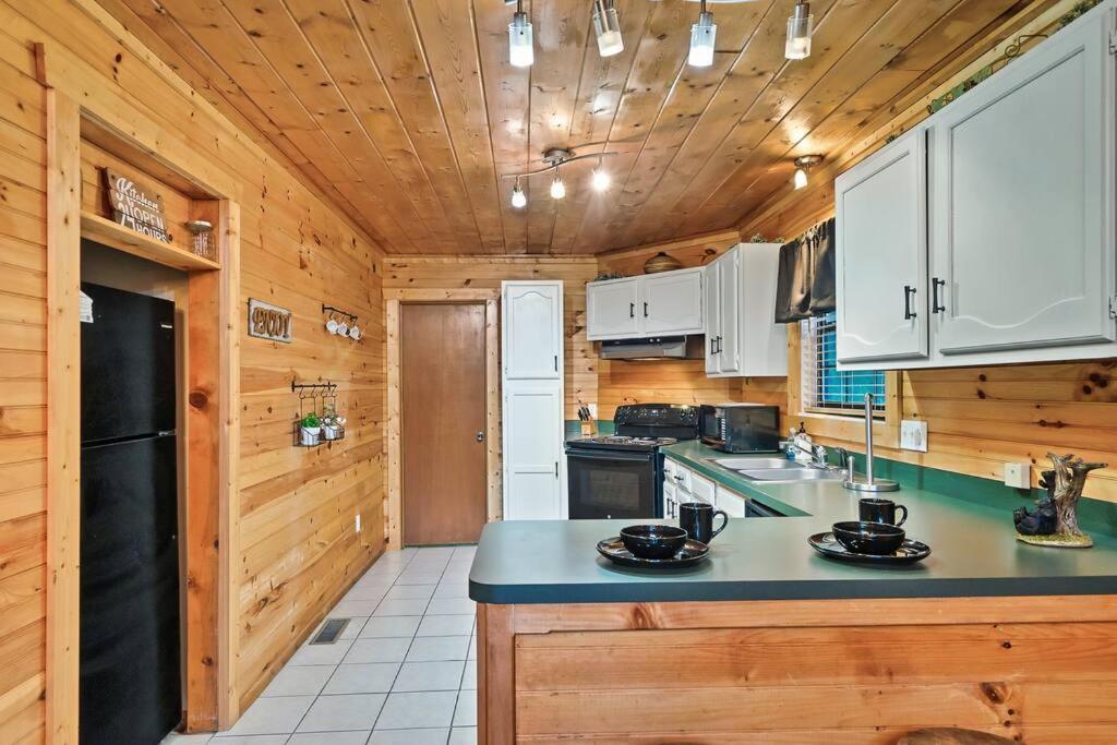 New Hot Tub! Secluded 3 Bed In Hébergement de vacances Pigeon Forge