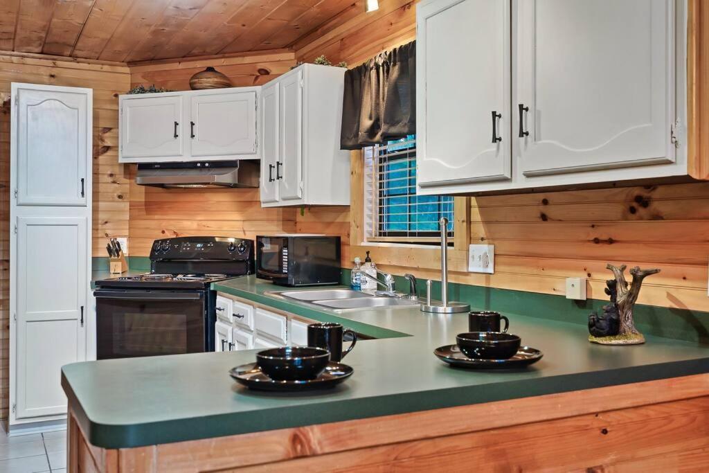 Hébergement de vacances New Hot Tub! Secluded 3 Bed In *