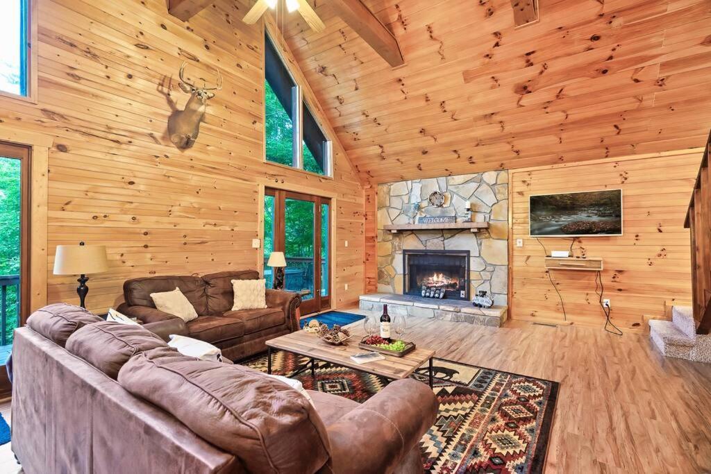 Hébergement de vacances New Hot Tub! Secluded 3 Bed In *