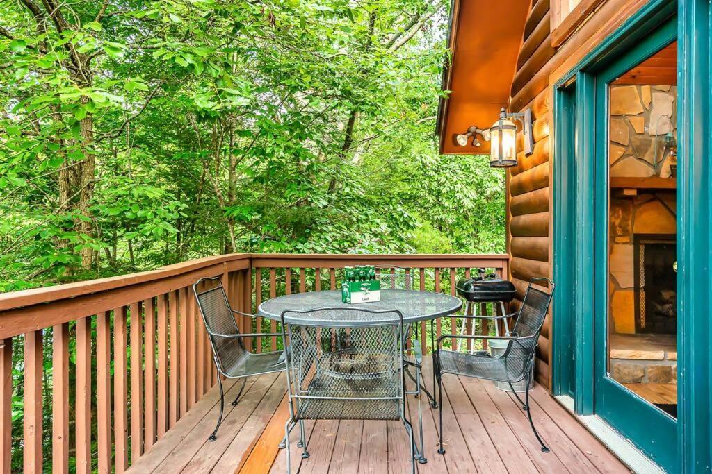 New Hot Tub! Secluded 3 Bed In Hébergement de vacances Pigeon Forge