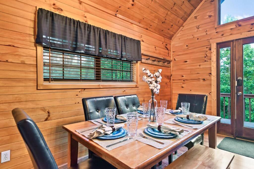 Hébergement de vacances New Hot Tub! Secluded 3 Bed In *